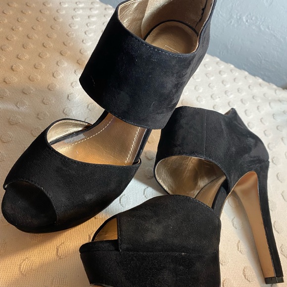 BCBG Black Suede High Heels Open Toe Closed Heel Pumps - Picture 7 of 16